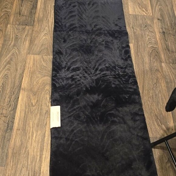 Juicy Couture Home Plush Accent Runner- Black - Picture 6 of 9